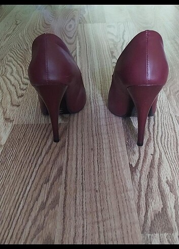 İnce topuklu stiletto