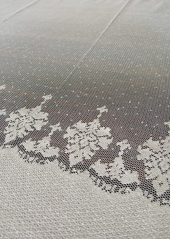 Diğer Beyaz Masa Örtüsü ( 263cm x 190cm )