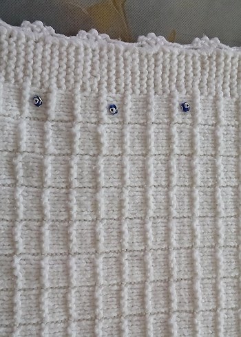 İşlemeli Beyaz Örgü Bebek Battaniyesi ( 82cm x 84cm ) - Görsel 4