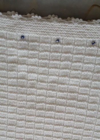 İşlemeli Beyaz Örgü Bebek Battaniyesi ( 82cm x 84cm ) - Görsel 2