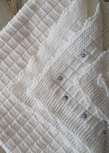 İşlemeli Beyaz Örgü Bebek Battaniyesi ( 82cm x 84cm ) - Görsel 3