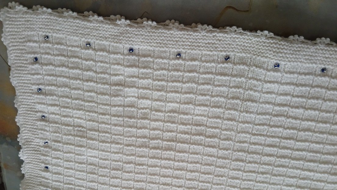 İşlemeli Beyaz Örgü Bebek Battaniyesi ( 82cm x 84cm ) - Görsel 2