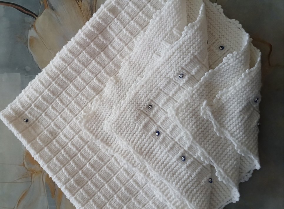 İşlemeli Beyaz Örgü Bebek Battaniyesi ( 82cm x 84cm ) - Görsel 3