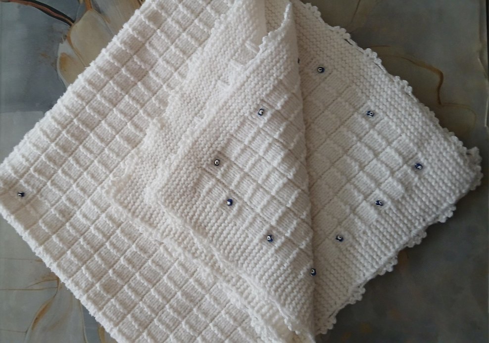 İşlemeli Beyaz Örgü Bebek Battaniyesi ( 82cm x 84cm ) - Görsel 5