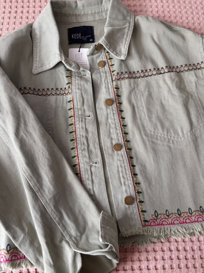 Nakışlı Düğmeli Kadın Kot Ceket - Görsel 2