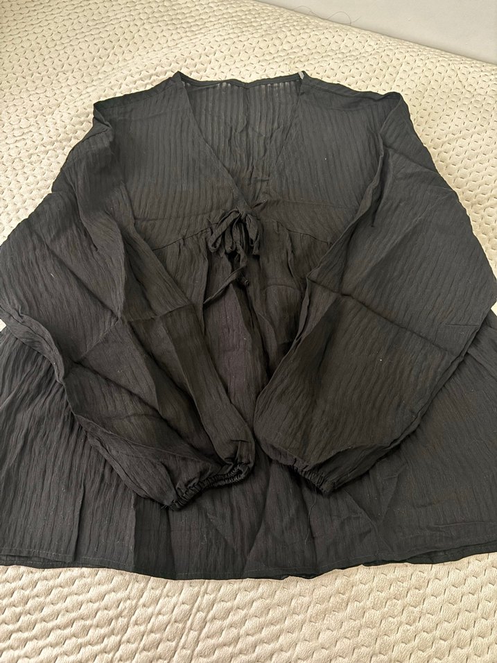 Siyah Piliseli V Yaka Keten Kadın Bluz - Görsel 4