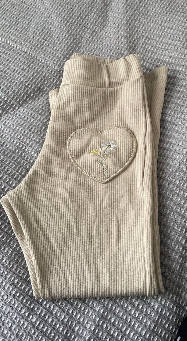 Kız Çocuk Bej Piliseli Dar Paça Pantolon - Görsel 2