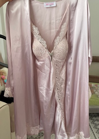 Pembe İpek Görünümlü Dantel Detaylı Kadın Gecelik