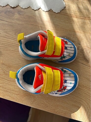 20 Beden Adidas erkek çocuk ayakkabı