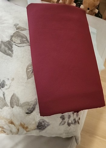 Beden bordo Renk Parça kumaş.Dik ve giy