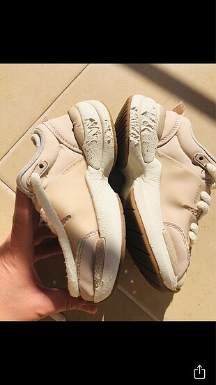 28 Beden ten rengi Renk Zara spor ayakkabı