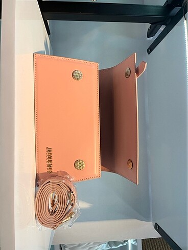 Jacquemus JACQUEMEUS Çanta (Nar çiçeği)