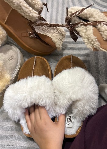 Ugg Beyaz Peluslu Kahverengi Terlik
