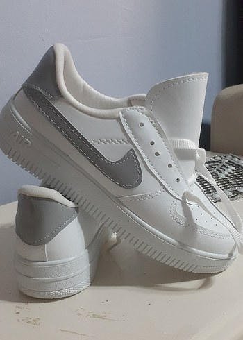 Nike Gri Detaylı nike Beyaz Kadın Spor Ayakkabı