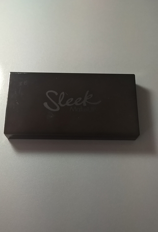 Sleek highlighing palet