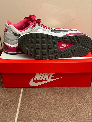 38,5 Beden Nike AirMax spor ayakkabı