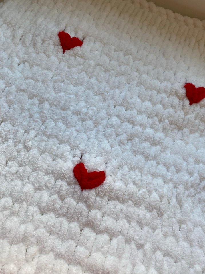 Beyaz Kalp Desenli Puffy Battaniye - Görsel 3