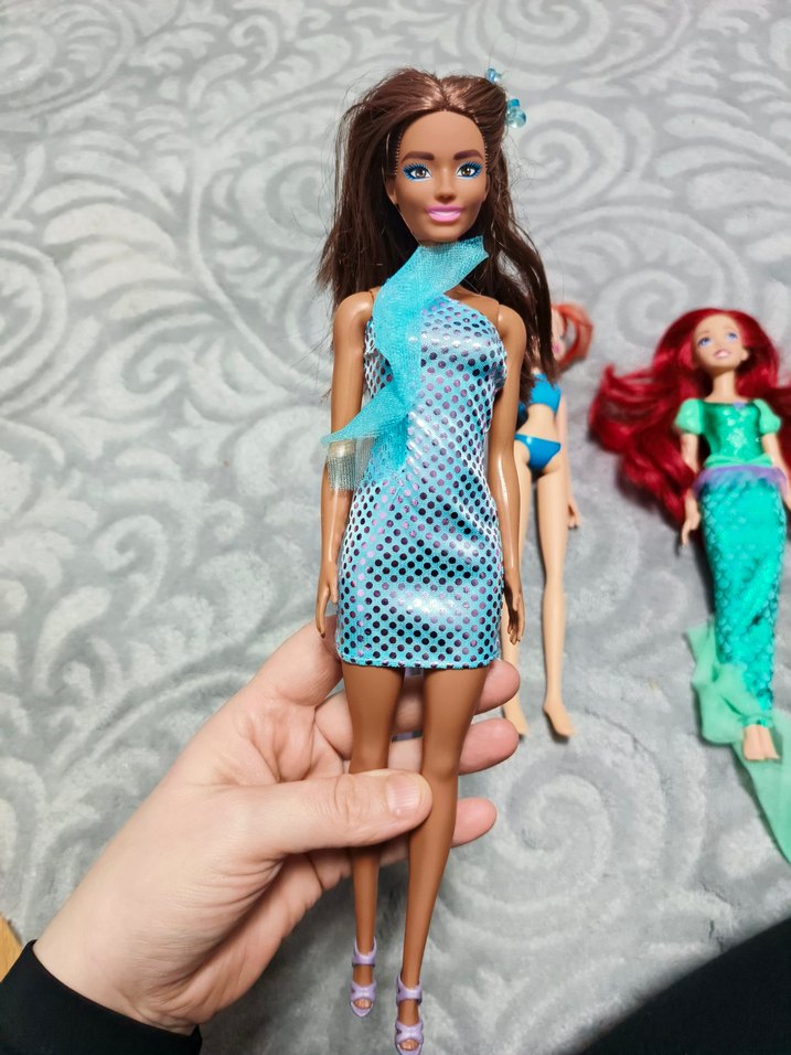 Çeşitli Kıyafetli Renkli Bebekler - Görsel 2