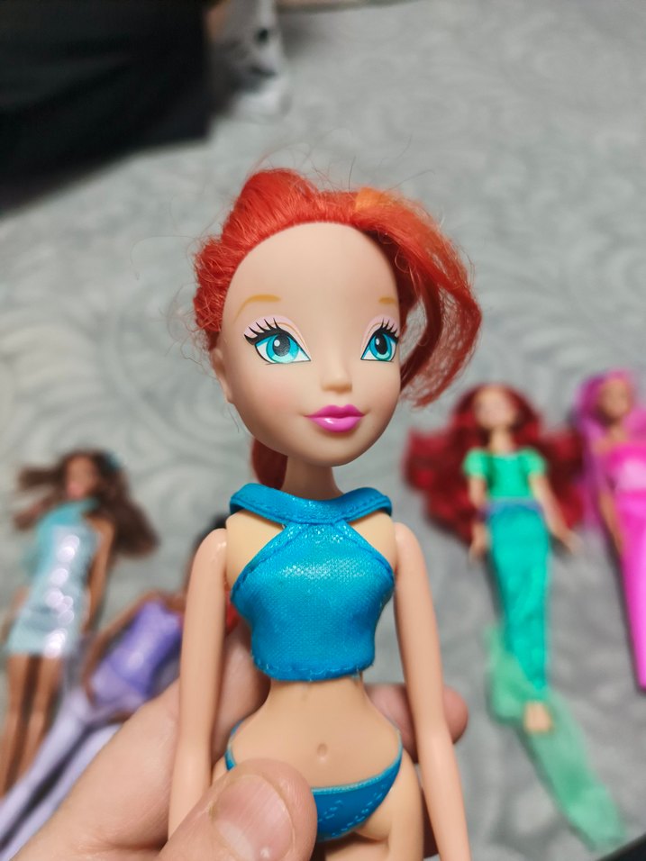 Çeşitli Kıyafetli Renkli Bebekler - Görsel 5