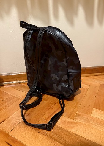 Kamuflaj Deri Kadın Sırt Çantası - Görsel 2