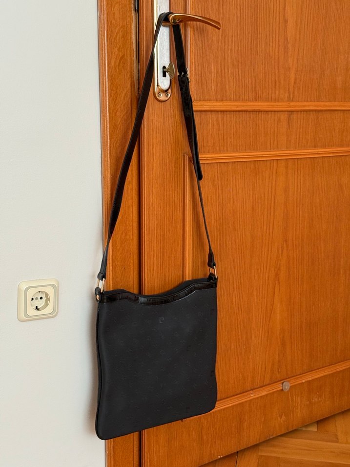 Siyah Çanta - Görsel 4