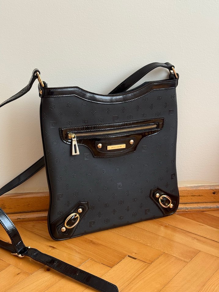 Siyah Çanta - Görsel 2