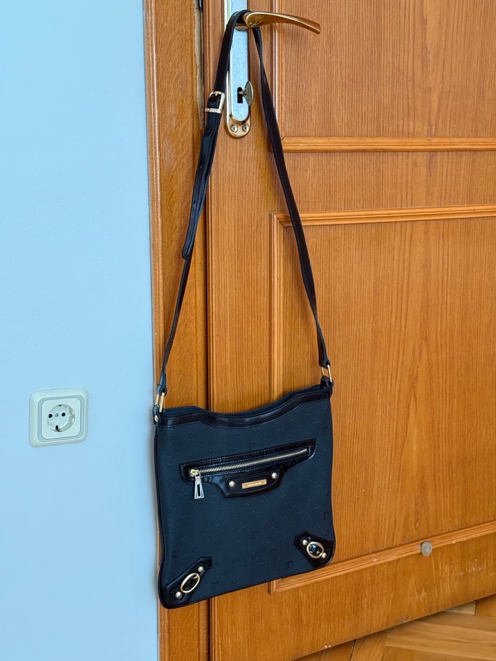 Siyah Çanta - Görsel 3