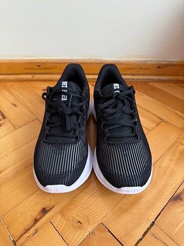 37,5 Beden Under Armour spor ayakkabı