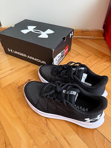 Under Armour spor ayakkabı