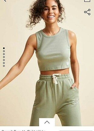 Haki genç kız crop atlet