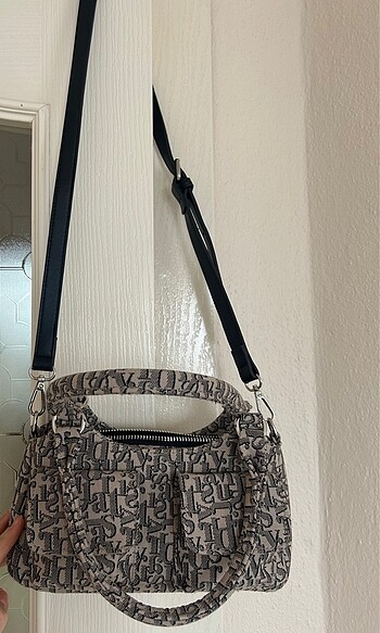  Beden siyah Renk Stradivarius monogram çanta