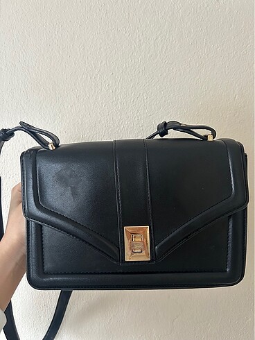 Stradivarius çapraz askılı siyah çanta