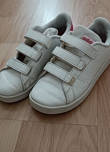 33 Beden beyaz Renk Adidas çocuk