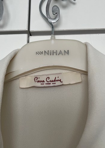 Düğmeli Beyaz Uzun Kollu Kadın Gömlek - Görsel 2