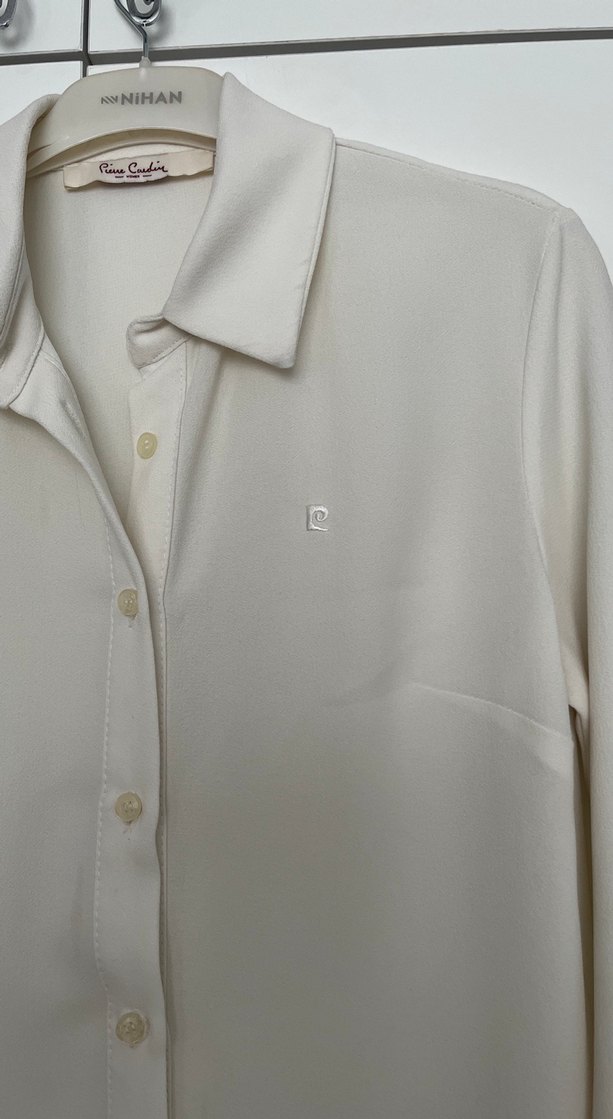 Düğmeli Beyaz Uzun Kollu Kadın Gömlek - Görsel 3