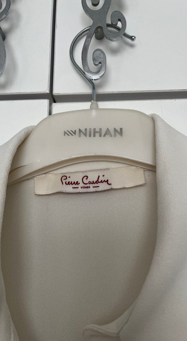 Düğmeli Beyaz Uzun Kollu Kadın Gömlek - Görsel 2