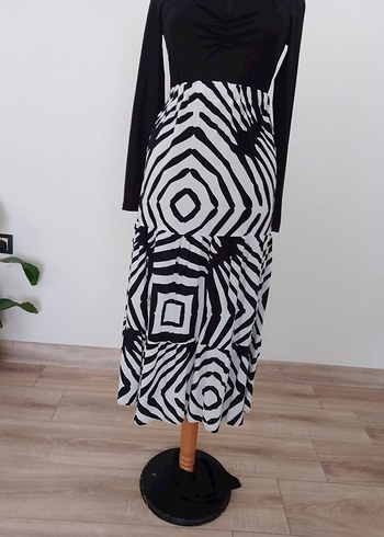 Zebra Desenli Pilili Uzun Siyah Elbise