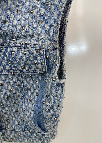 Düğmeli Nakışlı Crop Kot Ceket - Görsel 3