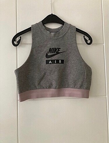 Nike üst