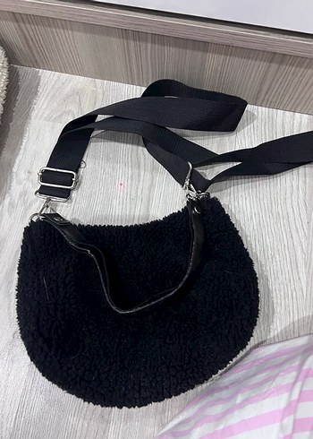 Siyah Kemerli Peluş Çanta - Görsel 2