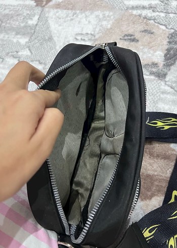 Siyah Tokalı Çapraz Çanta - Görsel 2