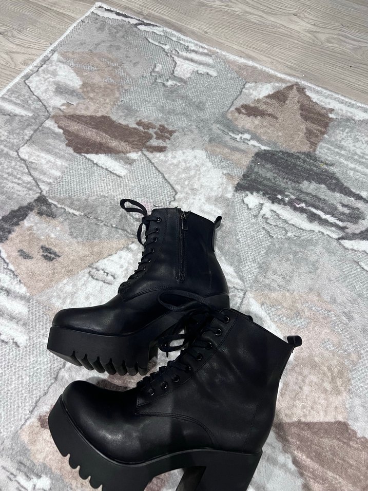 Siyah Platform Topuklu Gotik Kadın Bot - Görsel 2