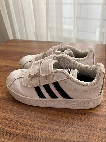 25 Beden Adidas erkek çocuk spor ayakkabı