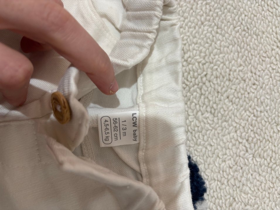 Erkek Çocuk Düğmeli Beyaz Dar Kesim Pantolon - Görsel 2