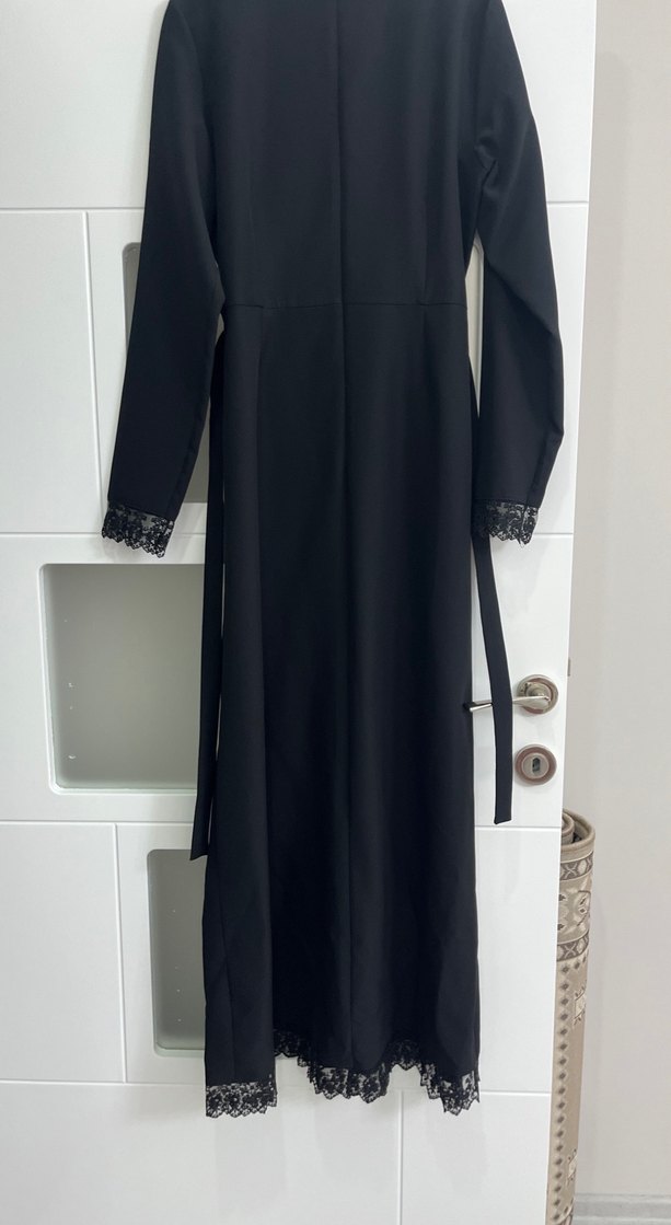 Siyah Uzun Kollu Kemerli Gotik Uzun Elbise - Görsel 3