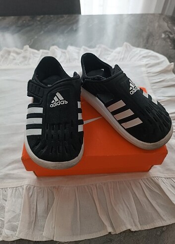 Adidas sandalet