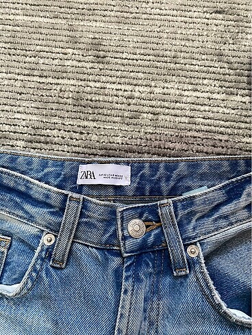Wide leg mid rise jean