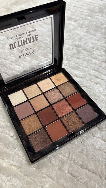 Nyx Far Paleti