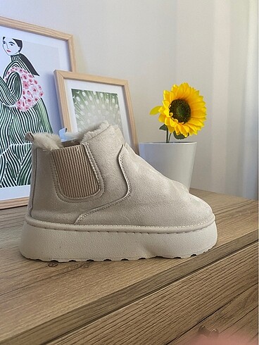 36 Beden ten rengi Renk Sıfır ugg süet (5cm topuk)