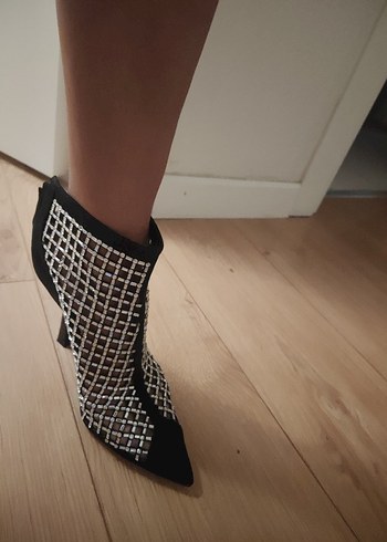 Siyah Parlak Kareli Taşlı Stiletto Kadın Bot - Görsel 5